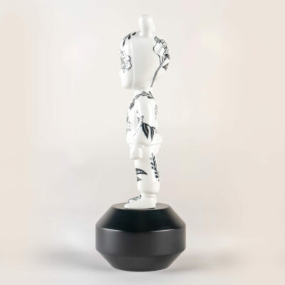 Henn Kim - The Guest | Lladro | Porcelain Sculpture | Fine Art